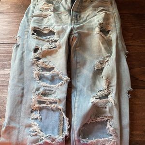 Light wash American Eagle ripped jeans